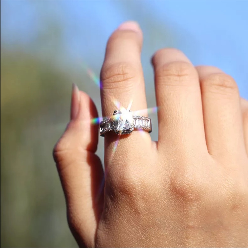 New 925 Silver Luxury Engagement Diamond Ring - Picture 7 of 7